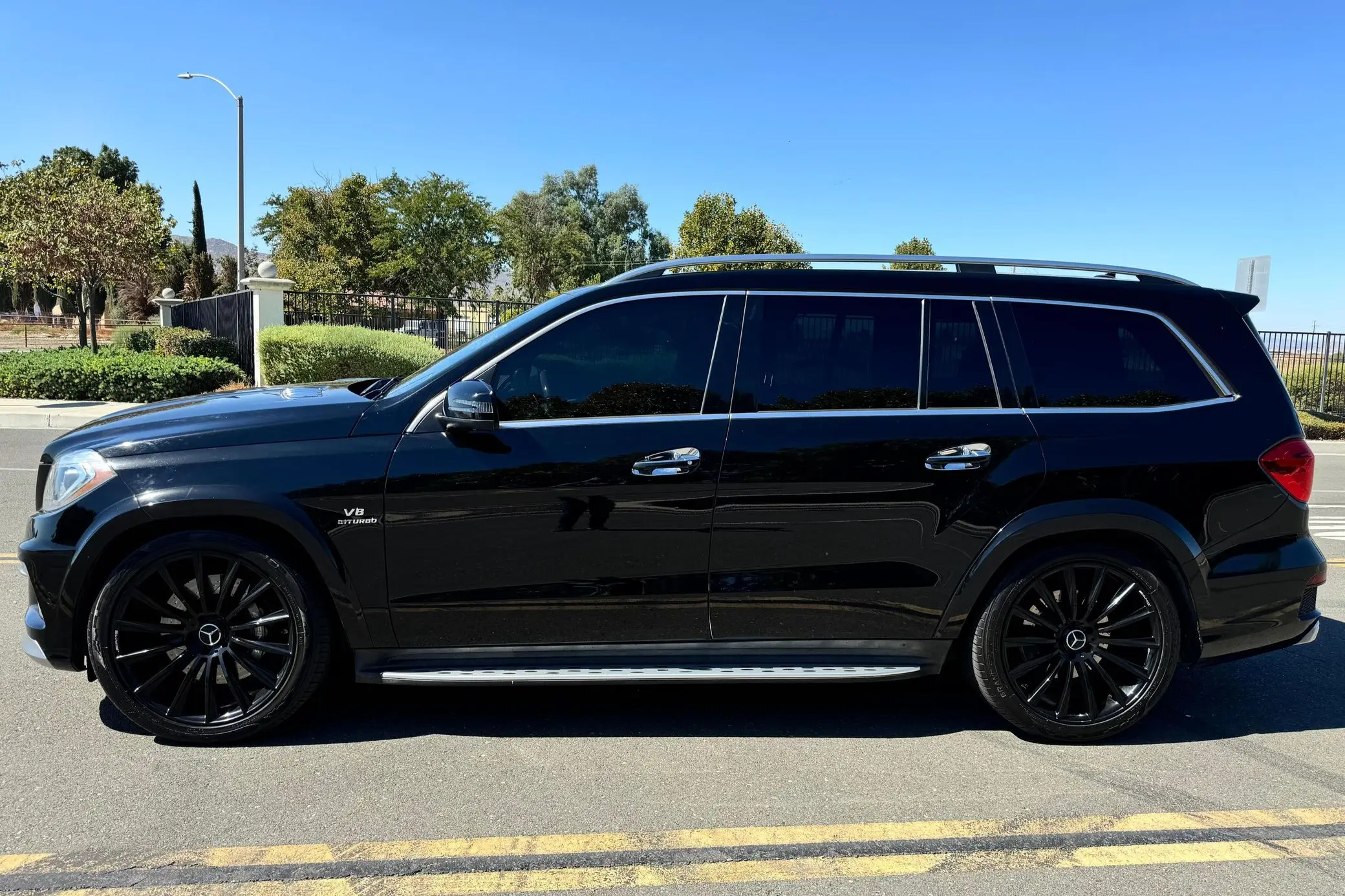 2015 MercedesBenz GL63 AMG 550 hp Twin Turbo V8, AWD, Designo Auburn Brown Interior, California Owned
