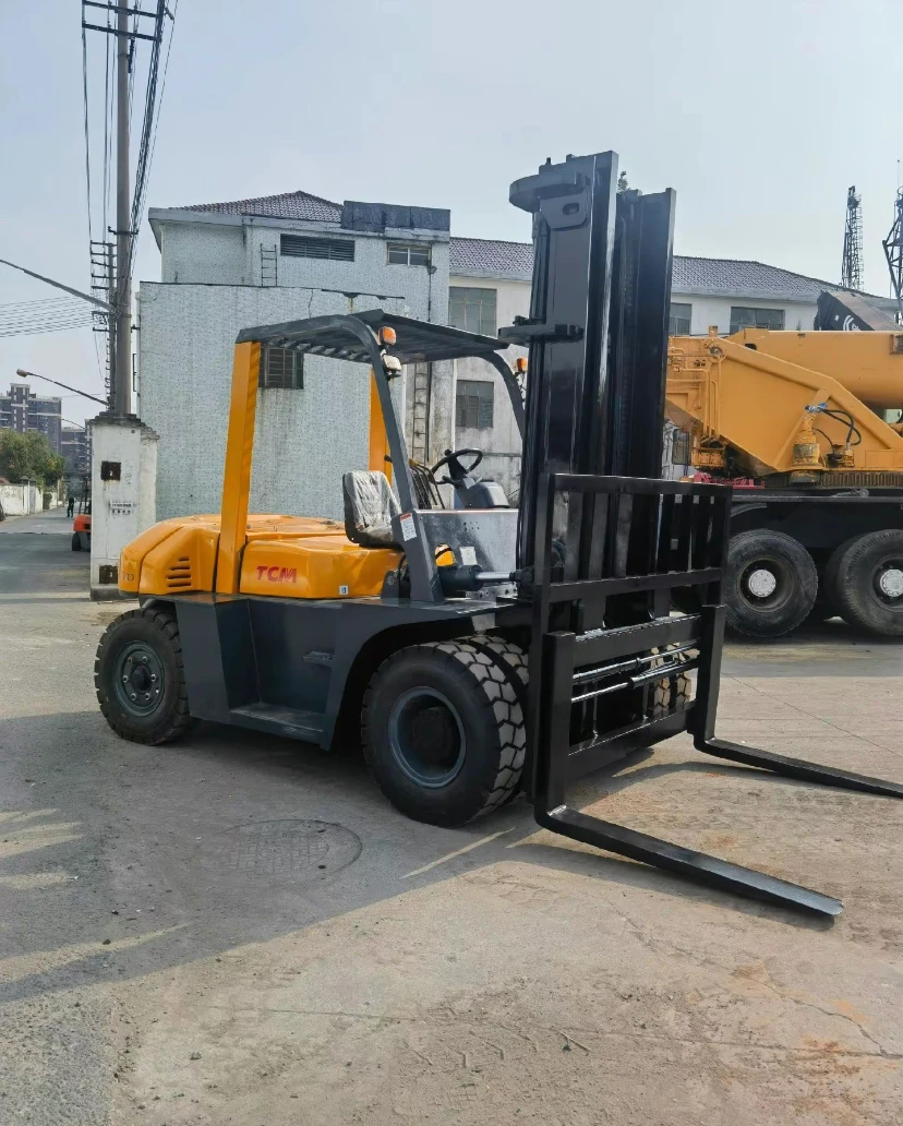 Second hand TCM 7ton forklift good condition for sale made in Japan Isuzu engine White Orange Transporting Used TCM forklifts