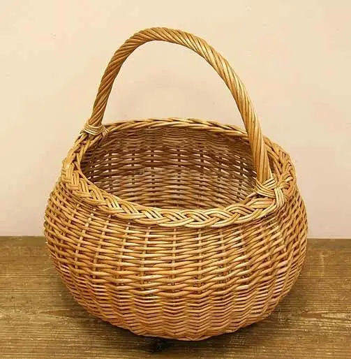 Decorative Round Hand Woven Flower Storage Hamper Baskets Plastic Rattan Basket For Picnic Wedding Gift Hamper Wicker Basket