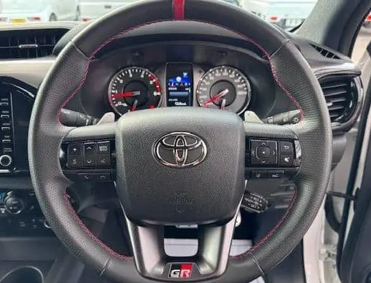 Низкая цена оптовая автомобили TOYOTA HILUX ZGR для продажи