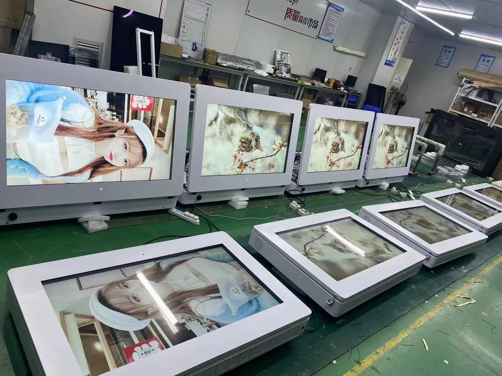 Digital Signage and Displays Wall mounted 32inch Waterproof Outdoor LCD Display