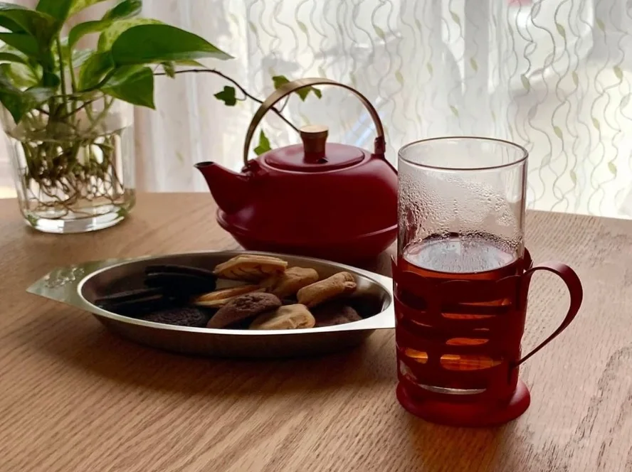 Japan Teapot Premium Coffee Accessories 320g Stainless Steel Red Teapot With Filter And Lid