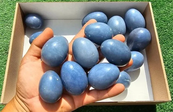 High Quality Angelite Egg Agate Quartz Healing Crystal Eggs Natural Stone Yoni Eggs Figurine Decorative Carved Stone Folk Art