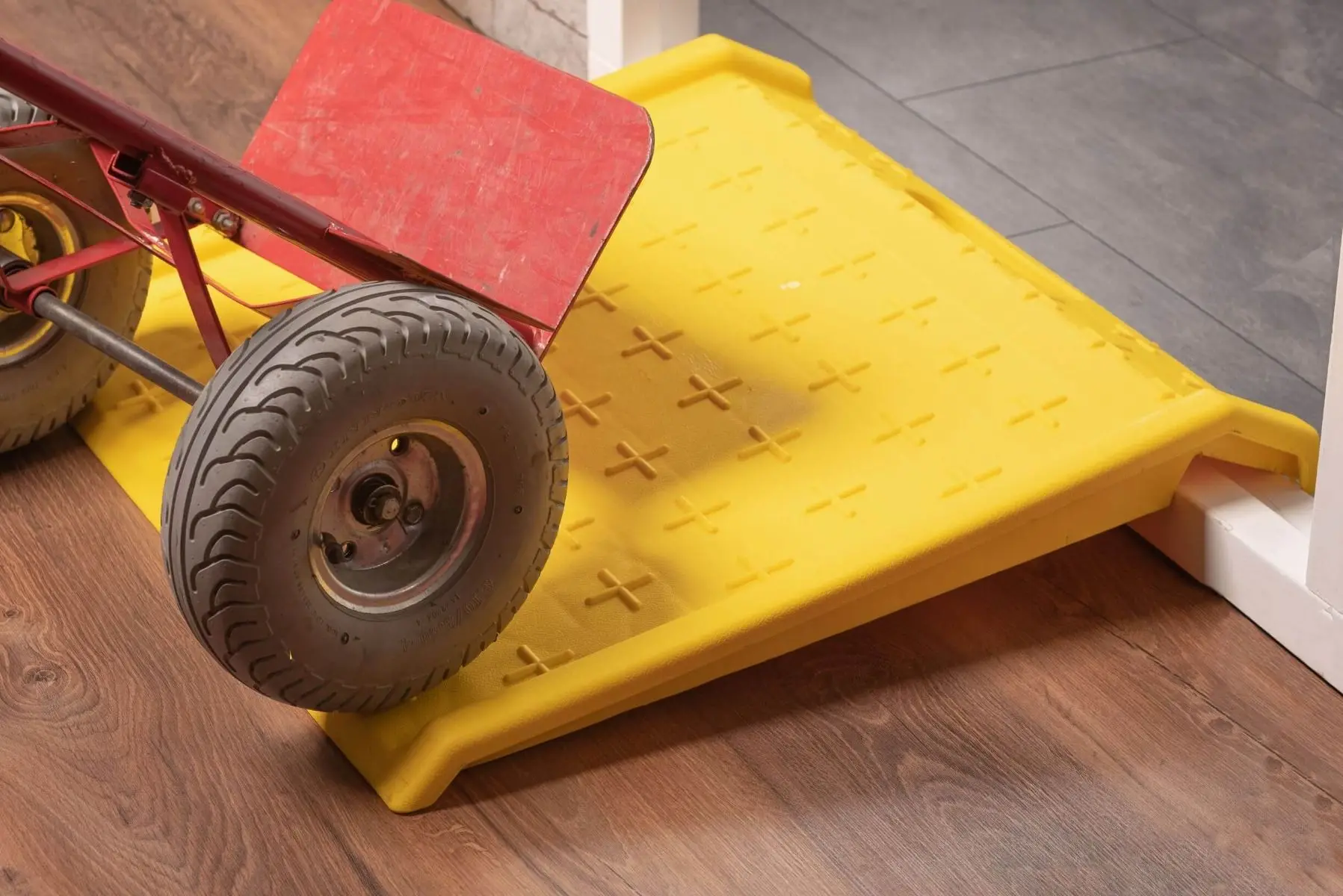 Portable Delivery Heavy Capacity Poly Wheelchair Ramp PVC HDPE Threshold Kerb Ramp Curb Ramp