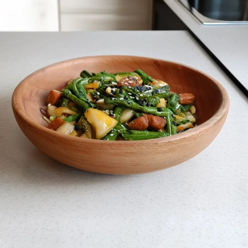 Деревянная тарелка для кухни и столешницы