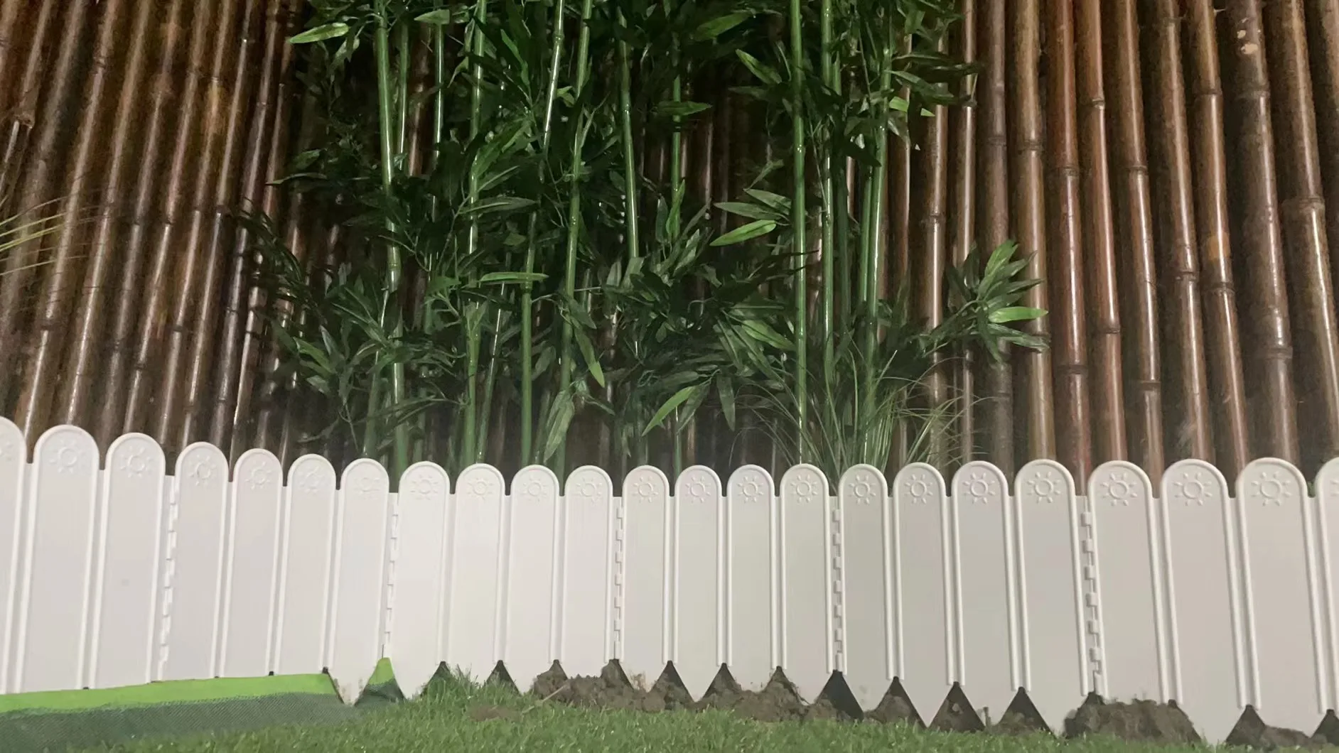 0.3*2m Outdoor vegetable garden flower bed partition lawn edge retaining soil plastic board garden nursery small fence guardrail