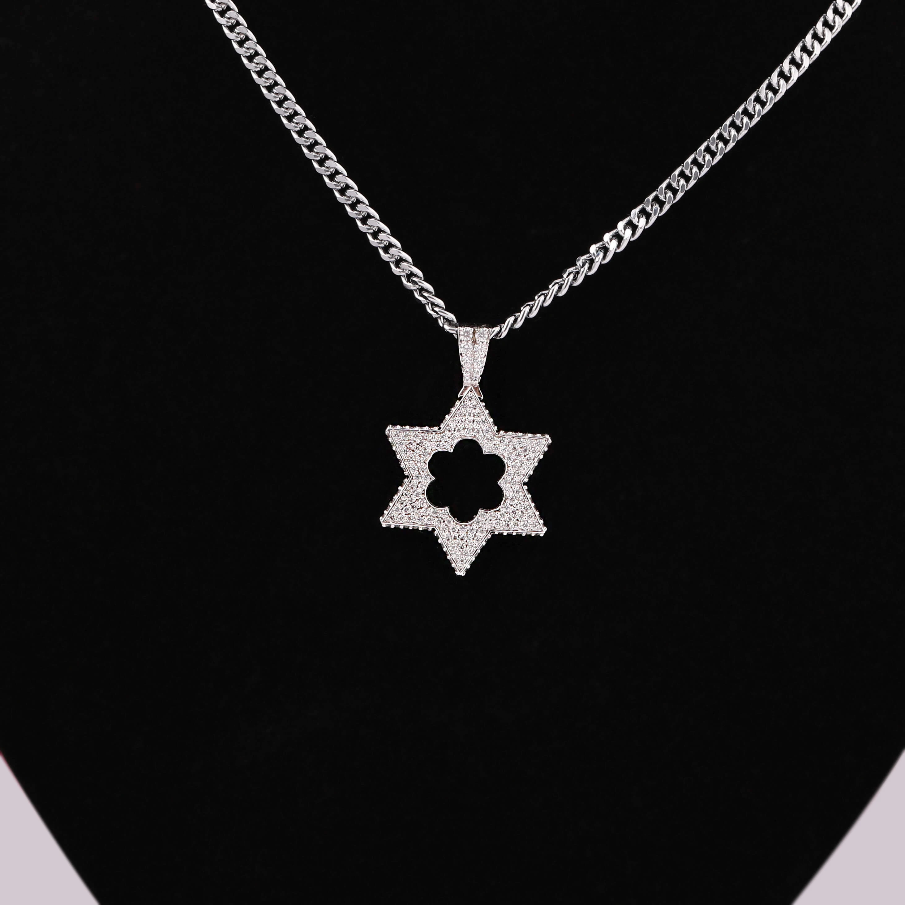 Кулон в форме звезды такой же элегантный и универсальный как красивый. 18KT твердое золото ожерелье идеально подходит для любого случая женщины.