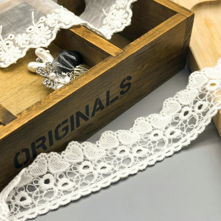 OEKO-TEX BSCI Factory Wholesales Hot Sales Water Soluble Guipure White Bridal Lace Fabric Embroidery Lace Bridal Lace Trim