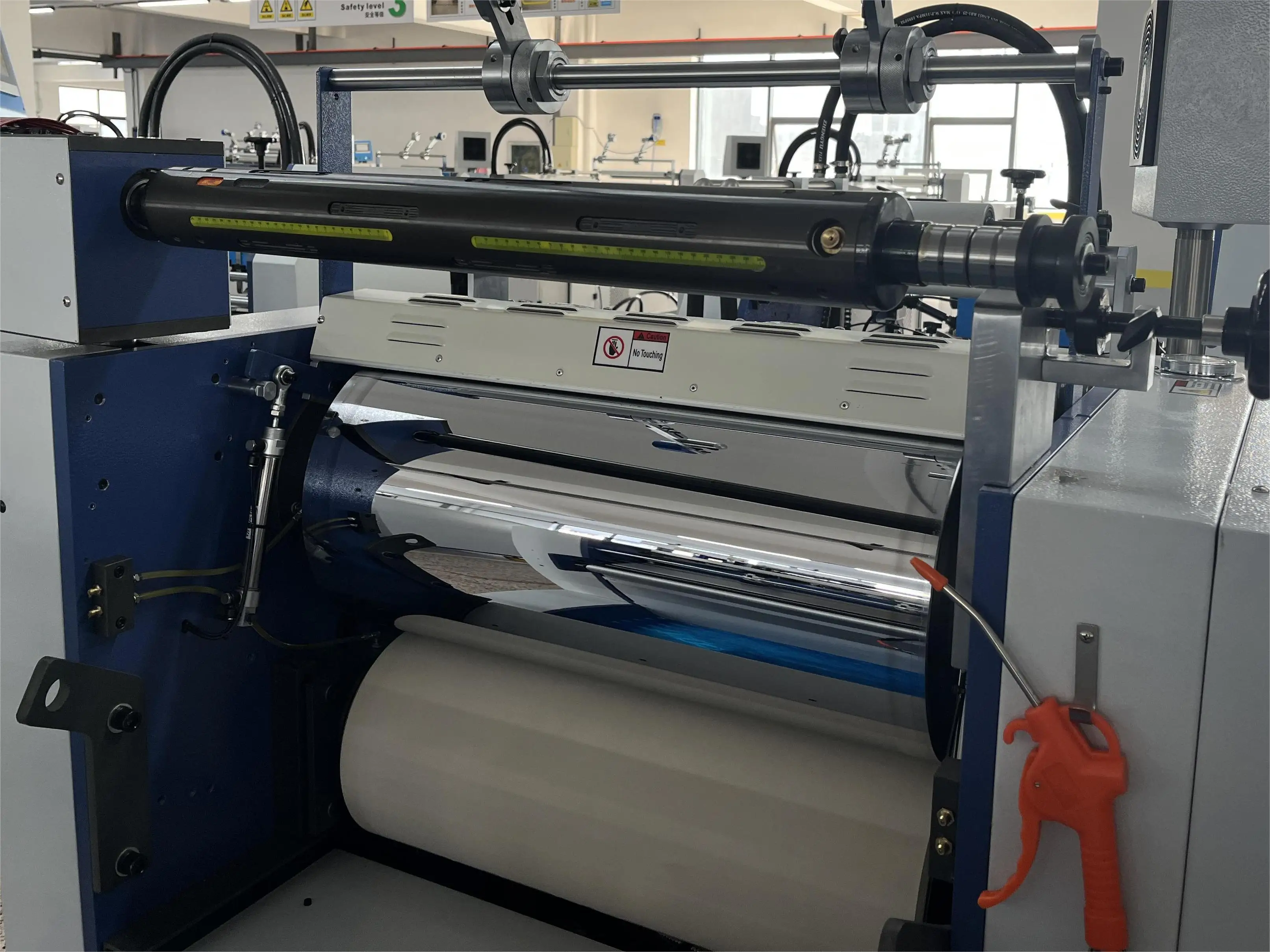 Hot Selling Fully Automatic Thermal Laminating Machine For Paper Book Covers And Posters SW- 820/ SWAFM- 1050