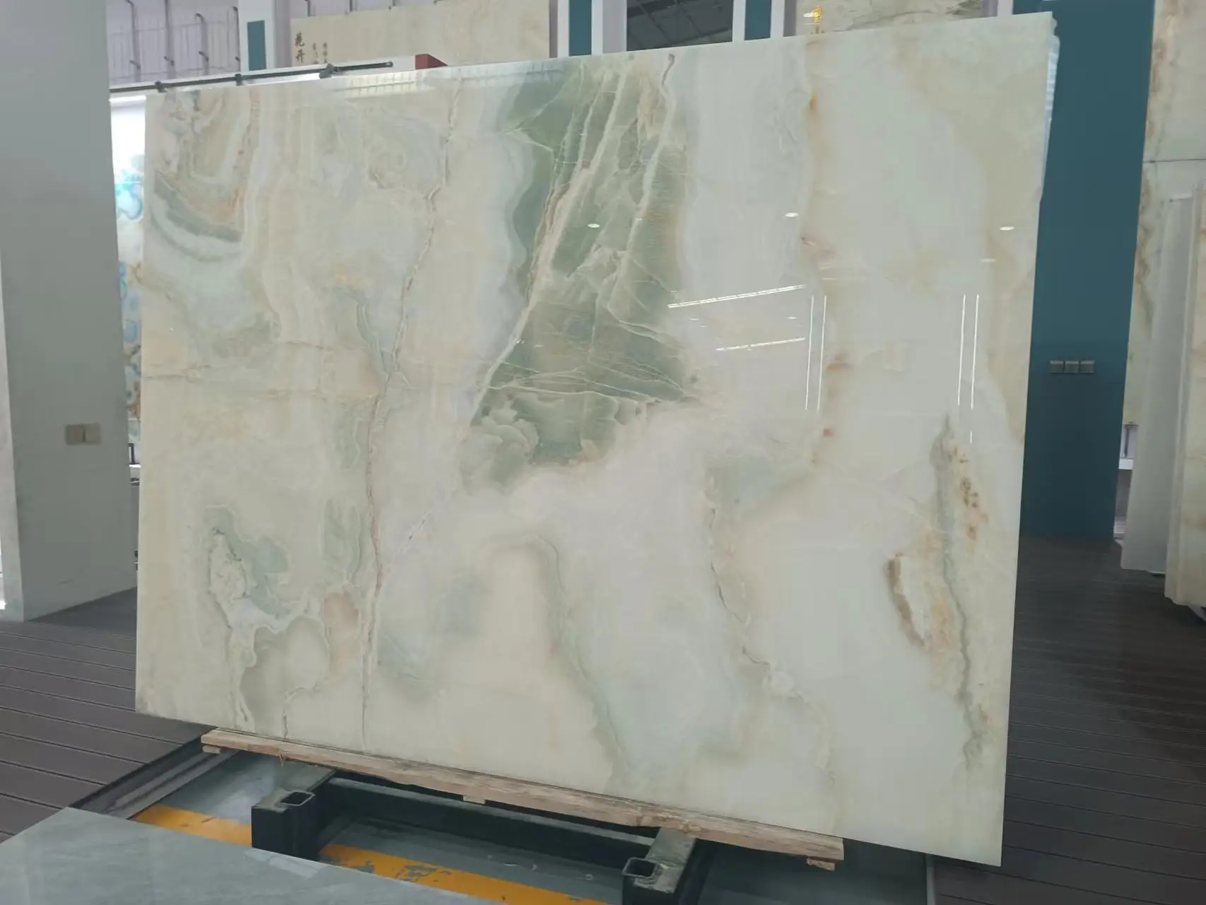 Light Green Quartzite Slab With Dark Green Veins For Countertop Table top Wall Decoration