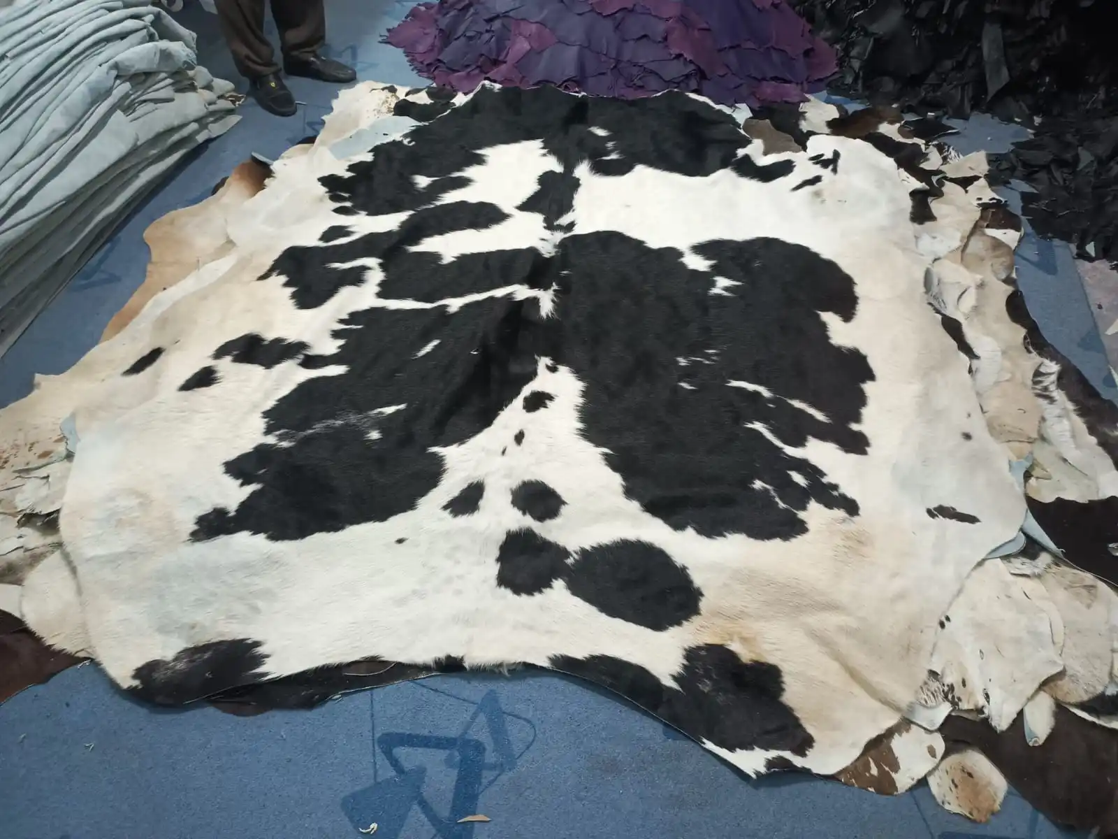 Best Wholesale Price Custom Design Hair On 100% Genuine Cow Leather / Custom Made Solid Color 100% Genuine Cow Hair On Leather