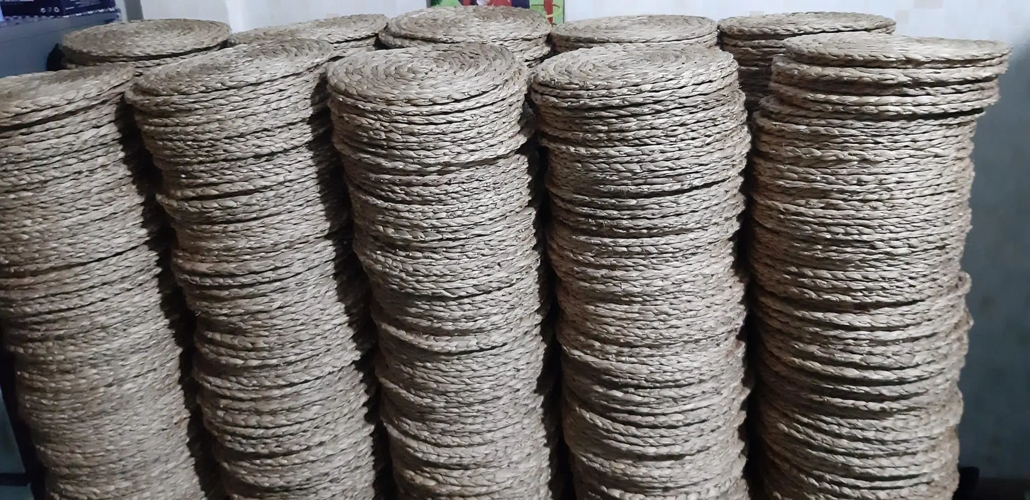 Amazon Top Selling 2022 OEM Service Water Hyacinth Round Carpets Table Mats Low MOQ HUNG TAM VN from Vietnam