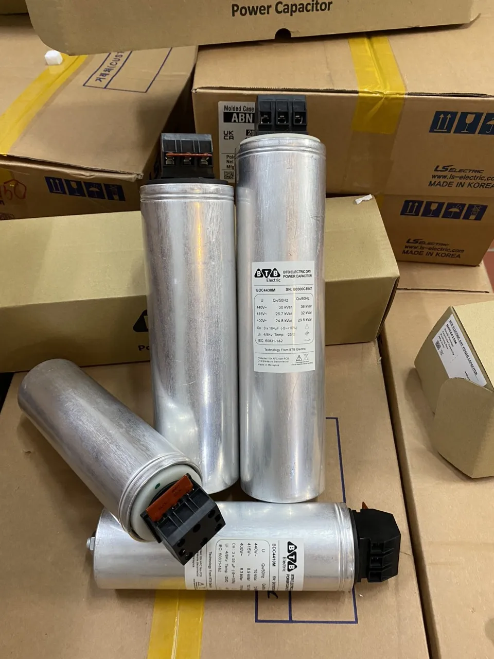 ready to ship low voltage power Capacitor bank 3 phases 440v 5kvar 10kvar 15kvar 20kvar 25kvar 30kvar factory price 2024