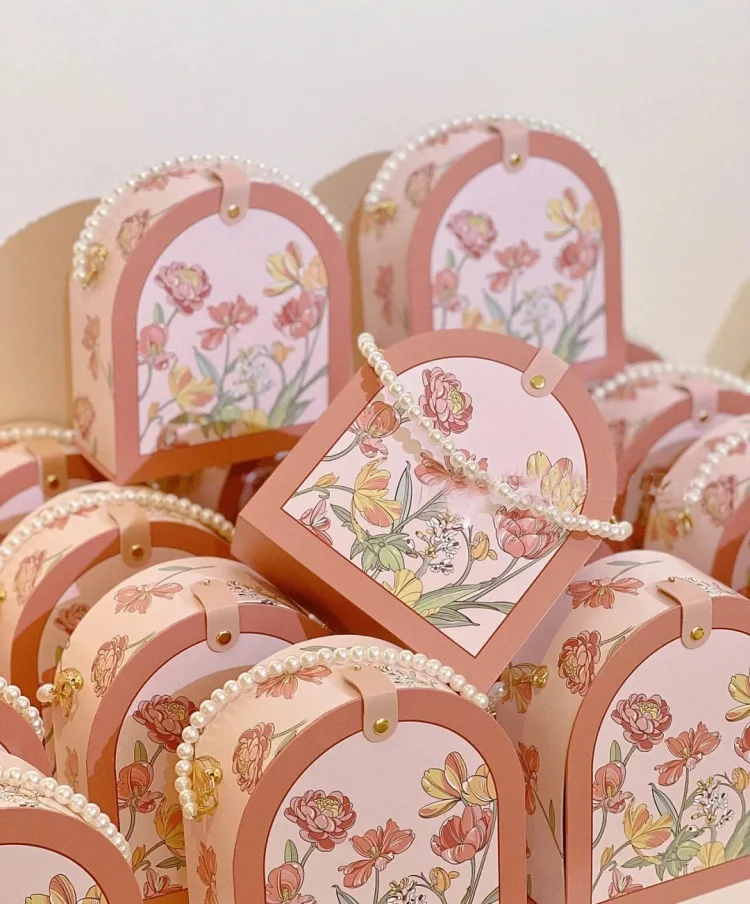 New design Ins Style Cardboard Box Gift Box For Wedding Guest With Beautiful Flower Design With Pearl Handle