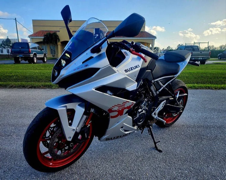 2024 SuzukiGSX800FRQM4 GSX-8R 4strokeDOHCParallel-twin секвентальная коробка передач с жидкостным охлаждением б/у Bikez для продажи
