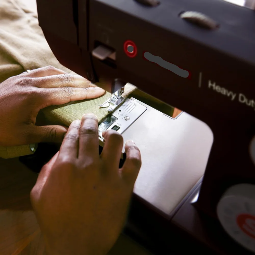 NEW Heavy Duty Holiday Bundle - 4452 Heavy Duty Sewing Machine with Extension Table & 2 Presser Feet  Strong Motor