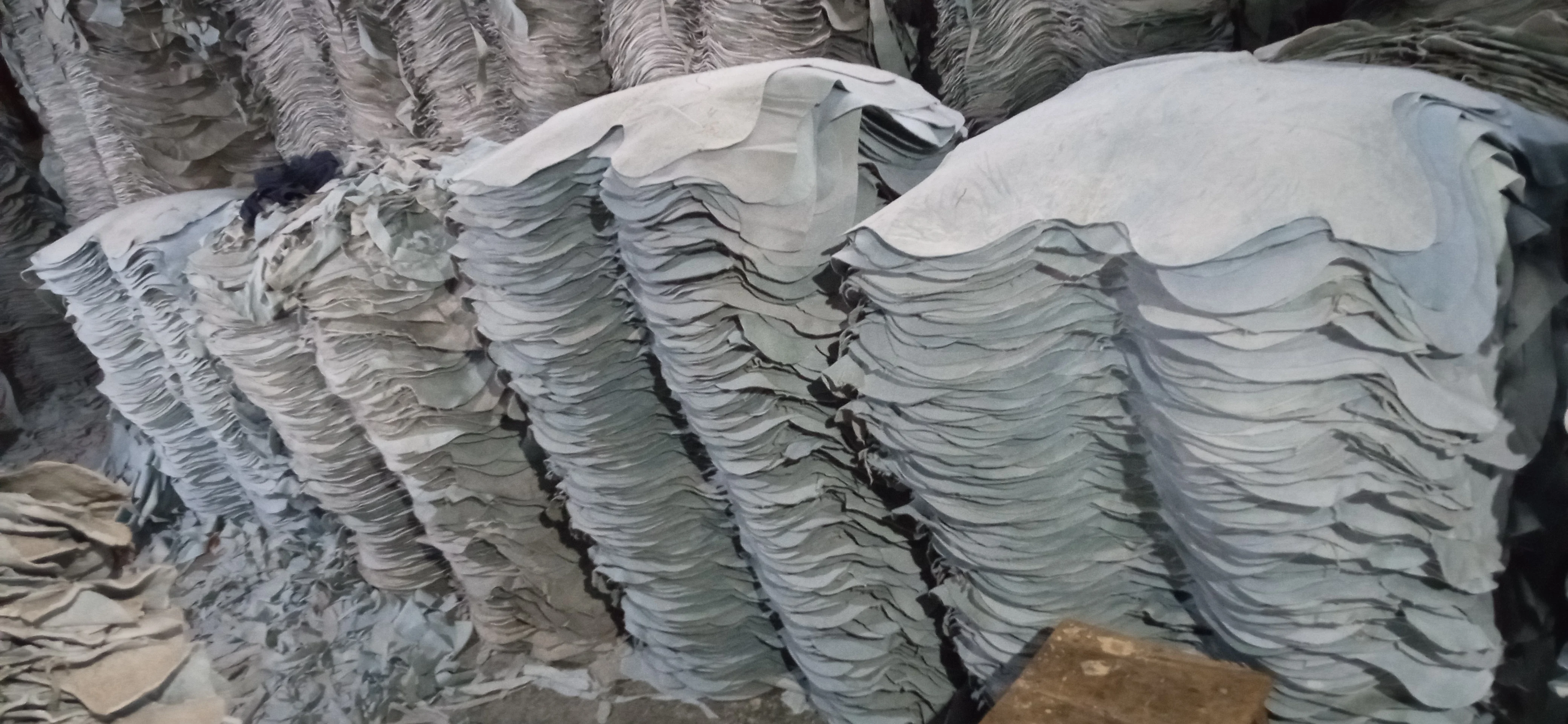 OEM SERVICE 100%%% GENUINE COW WET BLUE SPLIT  LEATHER 10sqft UP 1.4MM RAW HIDES EXPORT QUALITY CHEAP PRICE BANGLADESH WHOLESALE