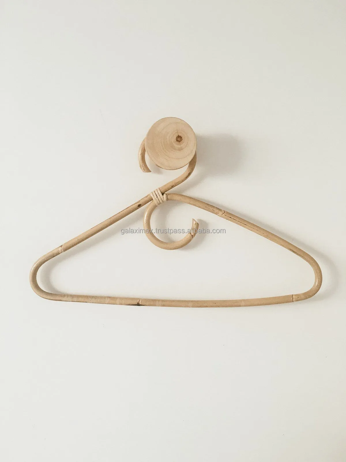 New Modern Cheap Rattan Hanger No Plastic Clothes Hangers Supplier Hanger for Kids Room Kids House