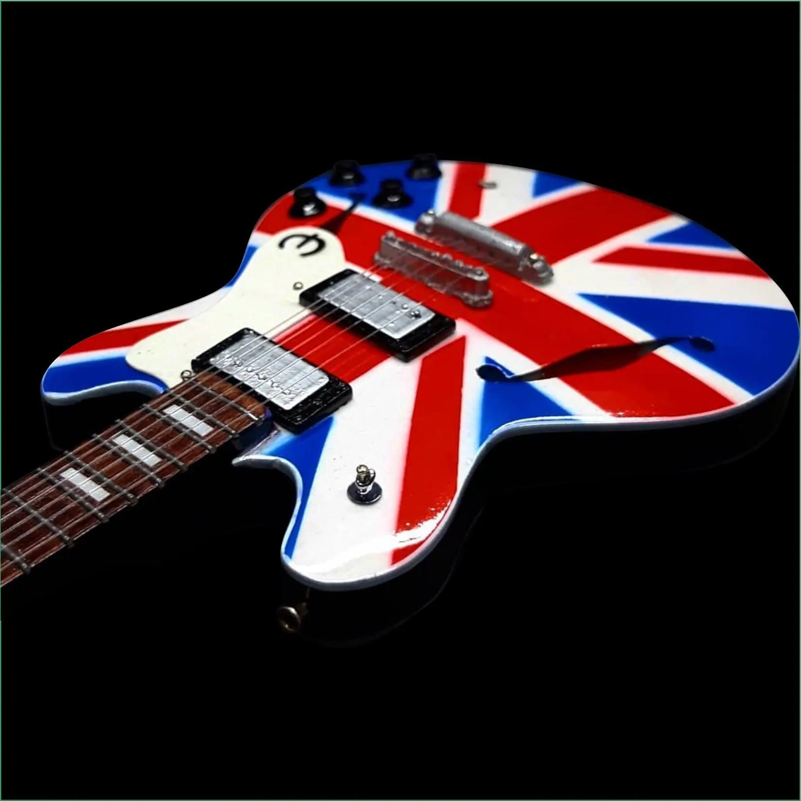 MINIATURE GUITAR UK FLAG 25 CM