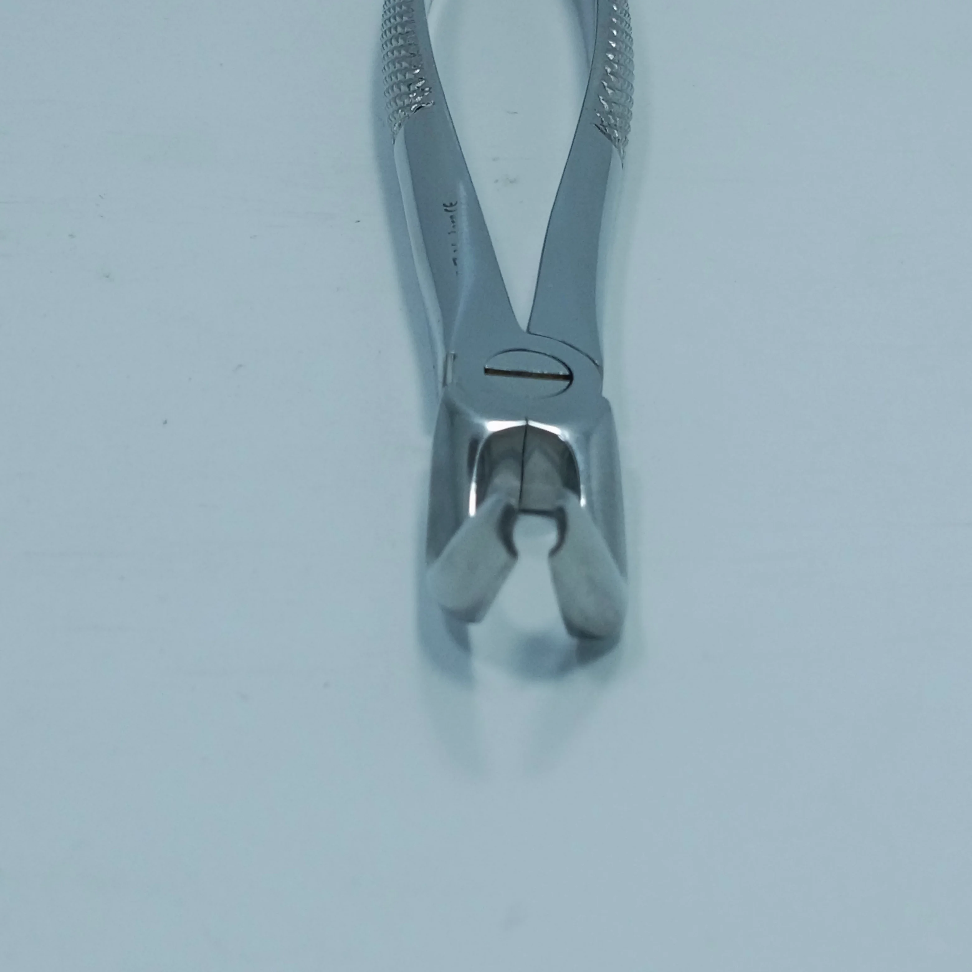 Top Selling Manual Dental Forceps Fig. 17 Tooth Root Jaw Molar Extraction Made of Steel Material