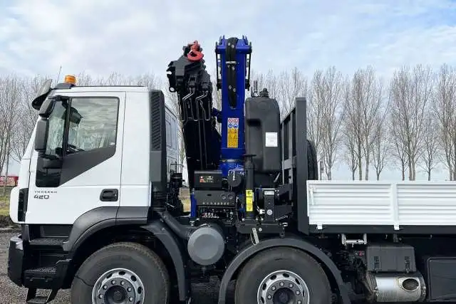 Iv eco тракер AD410T42H AT 8x4 планшет с