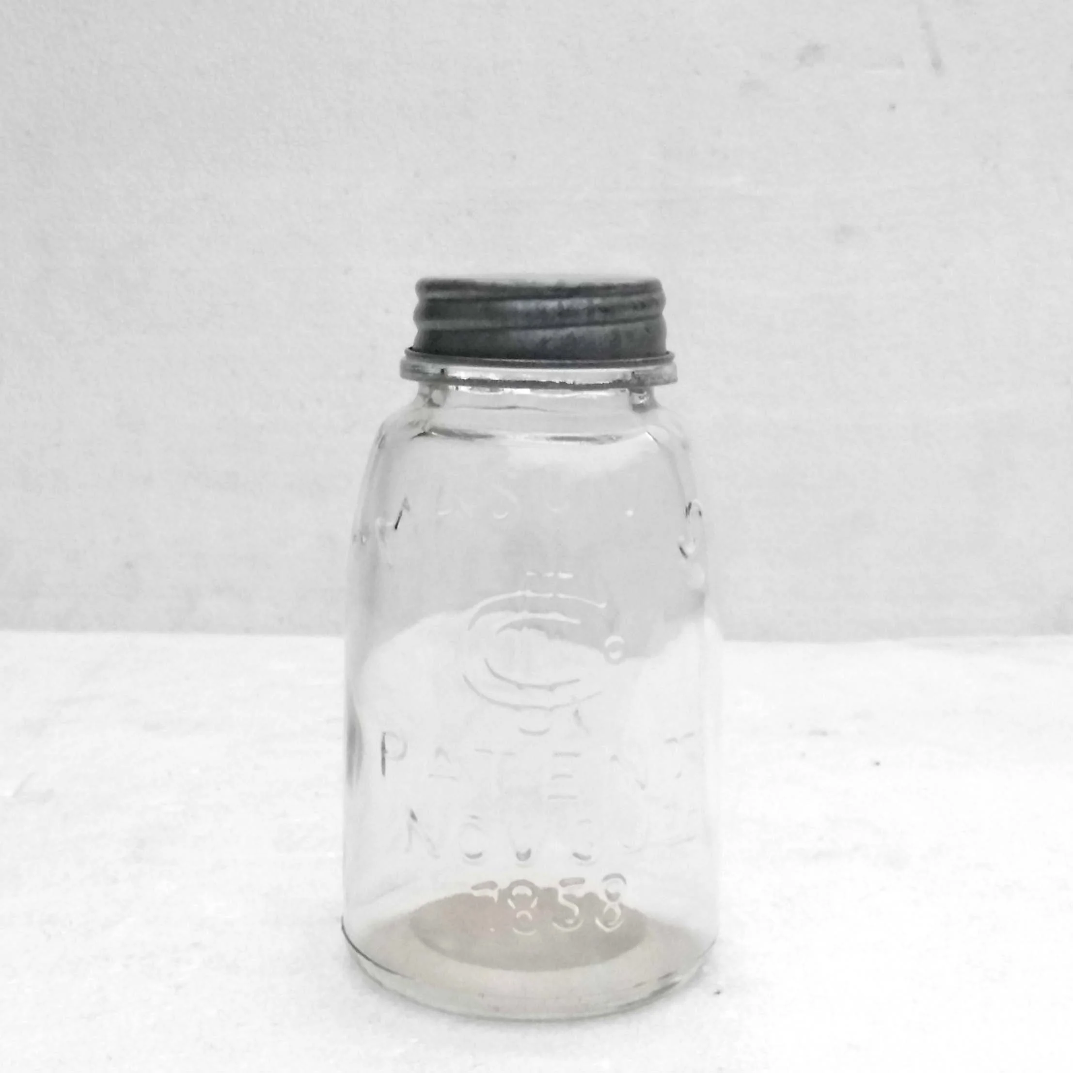 glass food storage container jar with private logo engraving round shape glass jar with lid