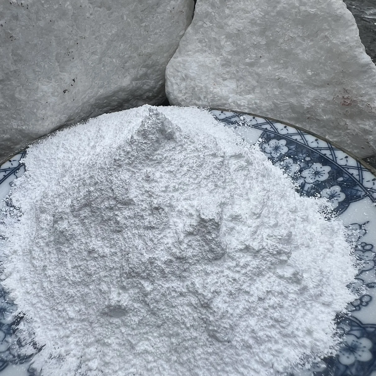 VNT7 Factory Nano Calcium carbonate CaCo3 excellent purity low price for industry use caco3 plastic filler Coated and Uncoated