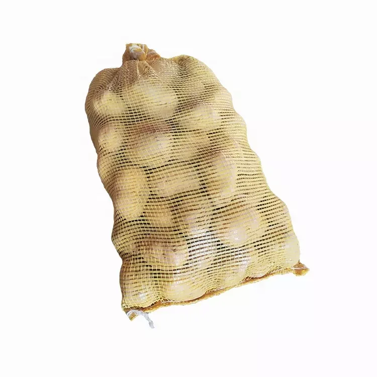 Свежий желтый картофельный