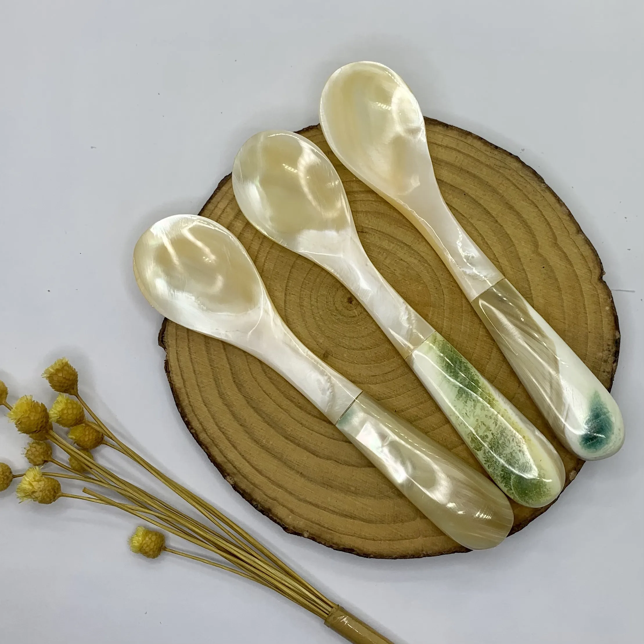 Wholesale OEM Customized Premium Quality Traditional Style Mother of Pearl Caviar Spoons From Vietnam
