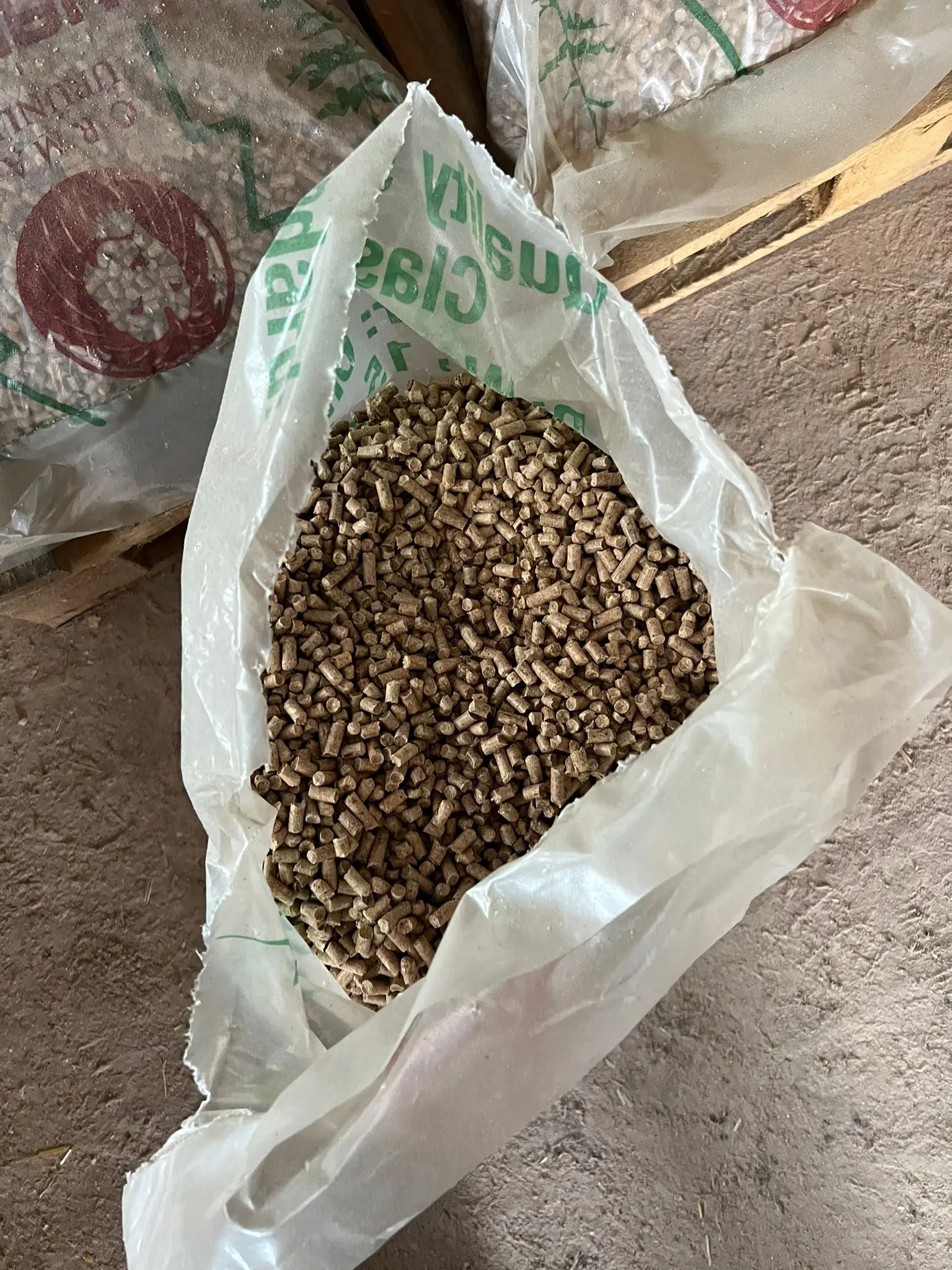 ENPLUS A1 сертифицированные Высококачественные Гранулы сосны, деревянные гранулы из Турции, натуральные нагревательные опилки, масса биомассы, древесно-прессованные