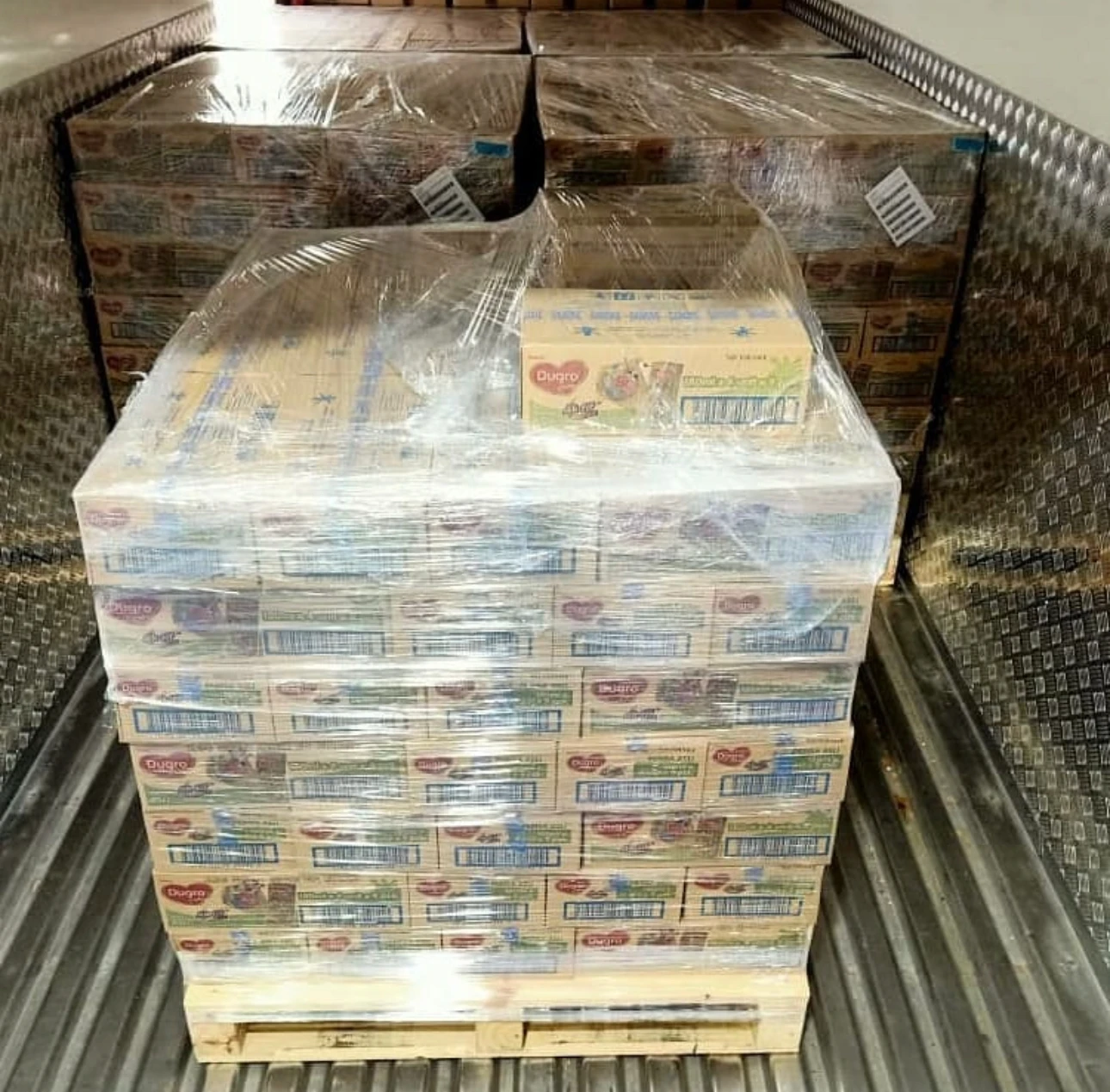 Huge Demand Hot Selling Green Garden 3.5% UHT Whole Milk 1L with Screw Opener From The Alpin Mountains UHT milk For Sale