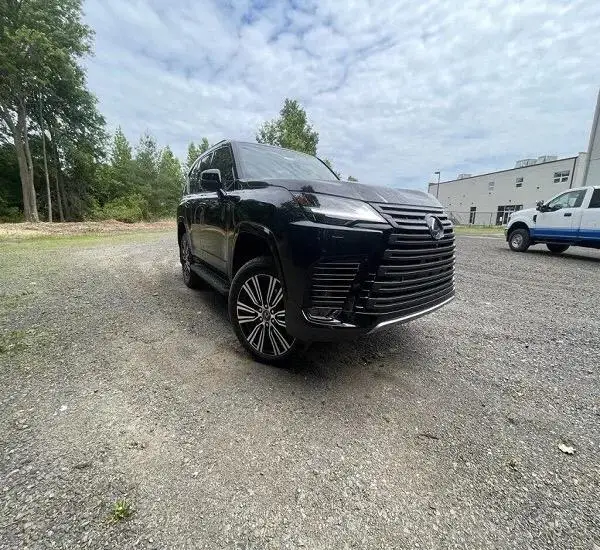 Лучшие продажи 22024 Lexus LX 600 роскошный внедорожник с двигателем 8 л бензиновым топливом мест кожаный салон темный цвет готов к аукциону