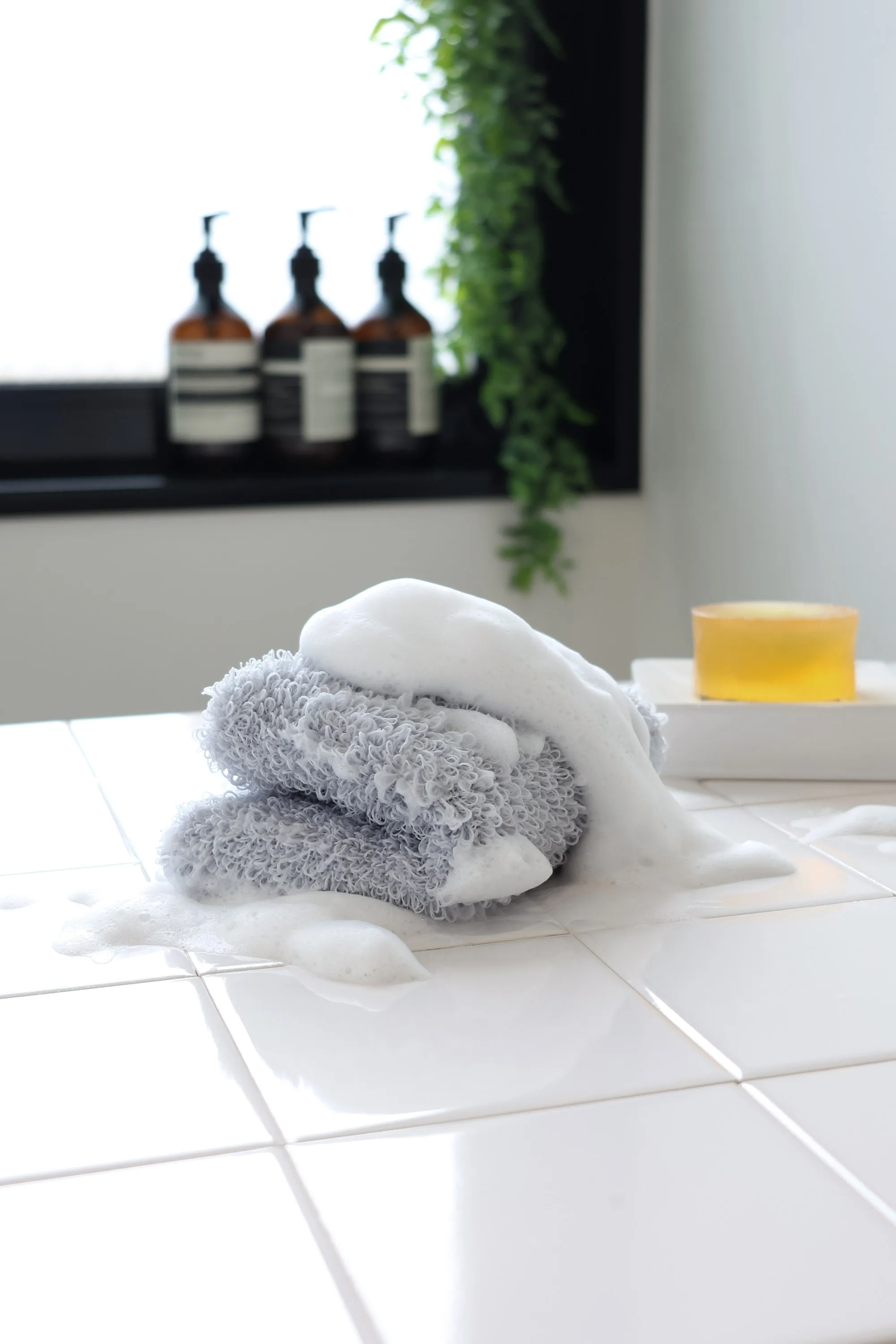 [Wholesale Product] Awamon Polyester Wash Towel Made in Japan Bath Towels Exfoliating Body Scrubber Soft Rich Bubble White