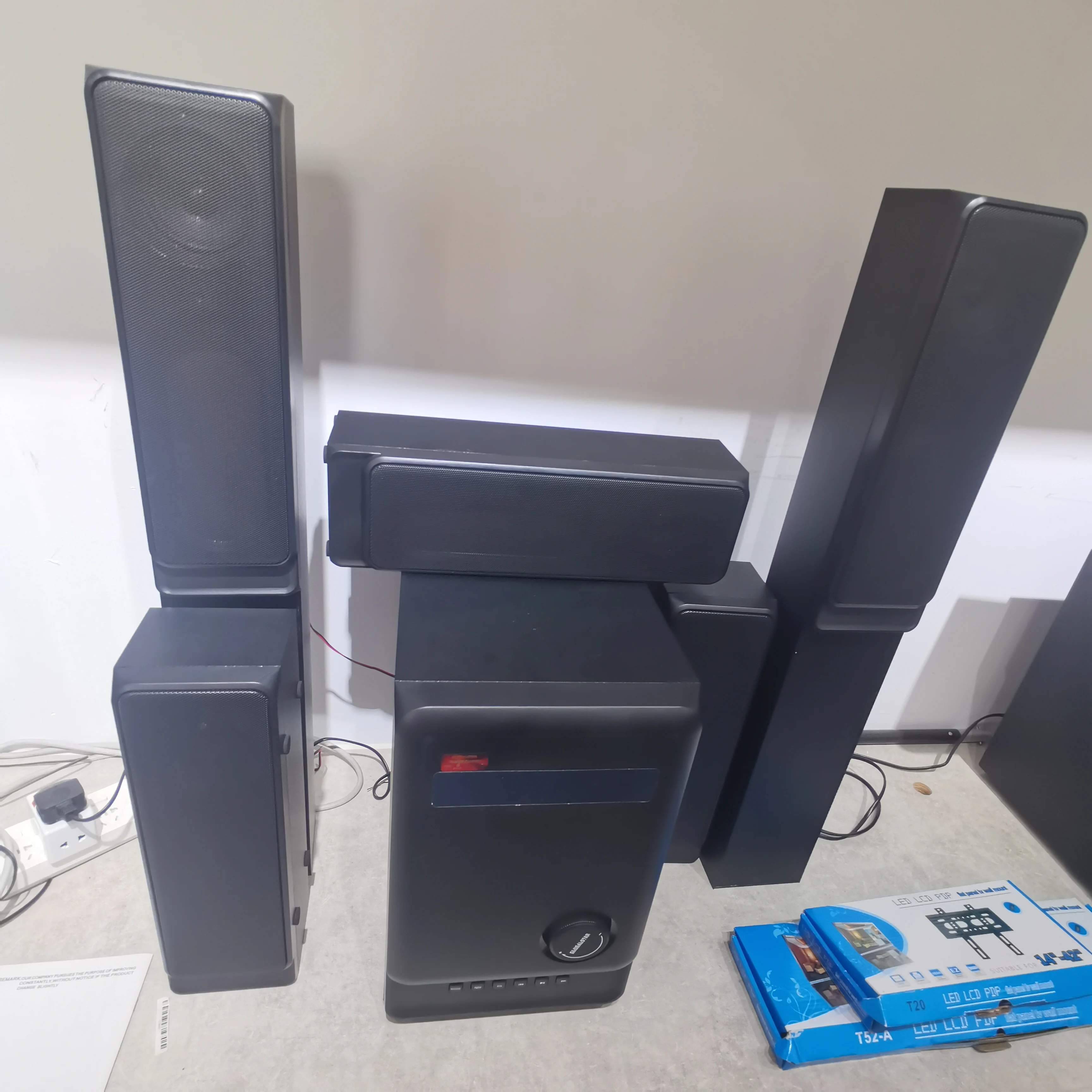 Hot Sell Wireless Home Theater Speaker Surround Sound System BT Usb Aux Fm Radio Subwoofer 5.1 Speaker