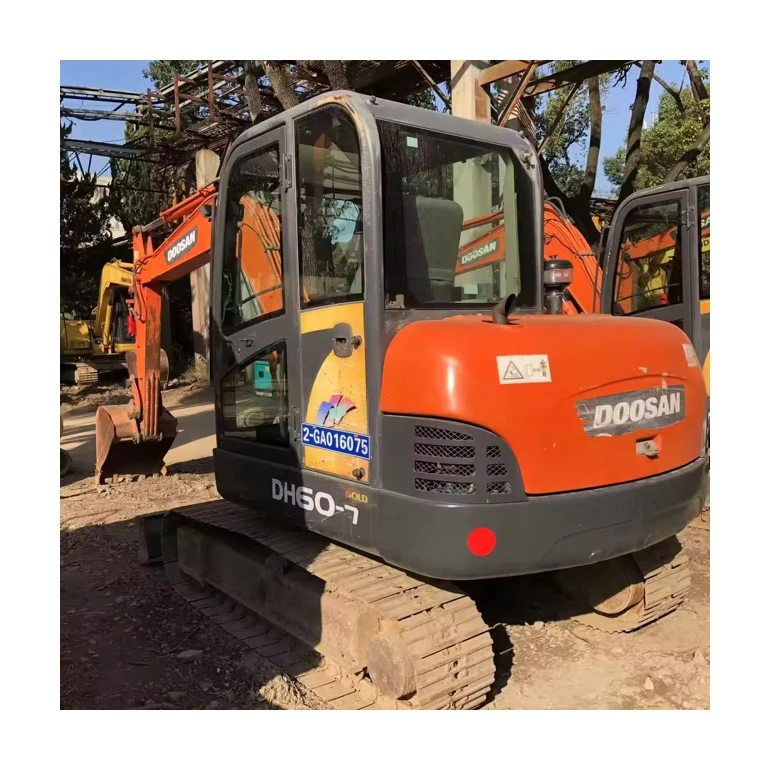 Хорошая жесткость подержанный экскаватор Doosan Dh60 7 6 тонн маленький гусеничный для удаления мусора