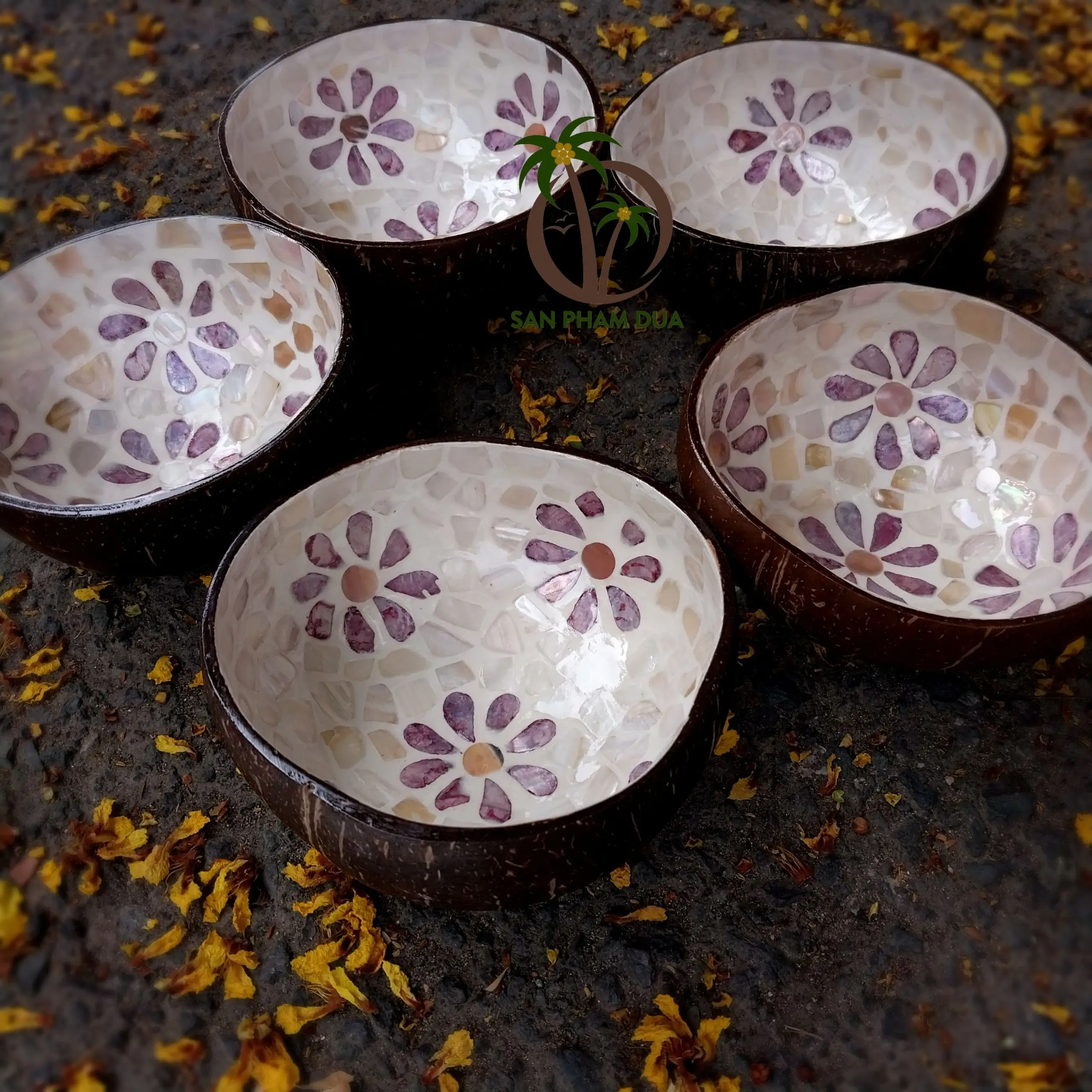 Heart Coconut Lacquer Bowl Handicraft Products Natural Coconut Shell Lacquered Bowls Coconut Bowl Seashell EggshellFrom Vietnam