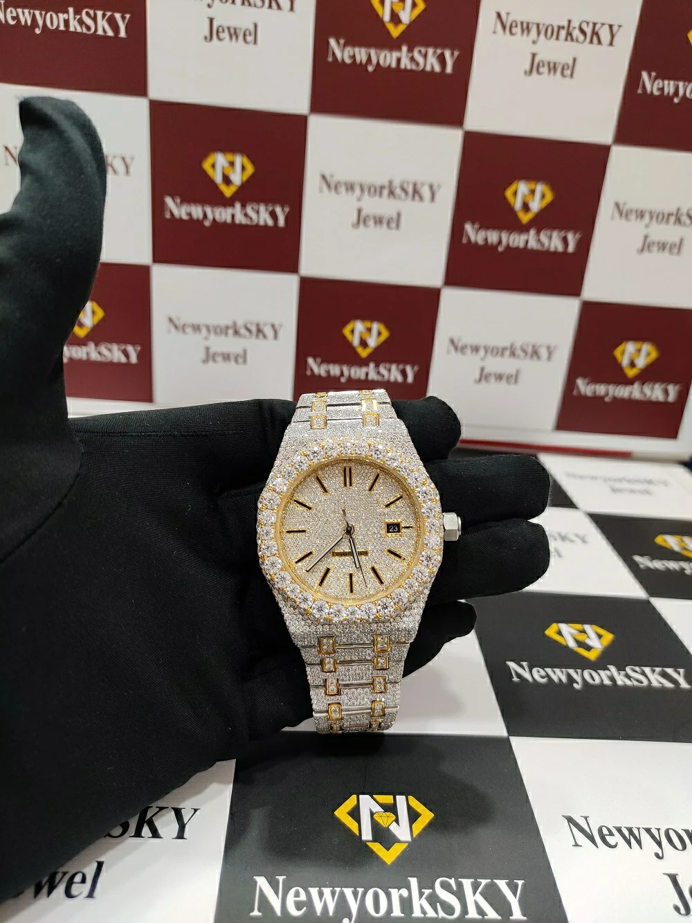 New Design Hiphop Bling Iced Out VVS Clarity Moissanite Diamond Studded Stainless Steel Analog Watch From Indian Exporter