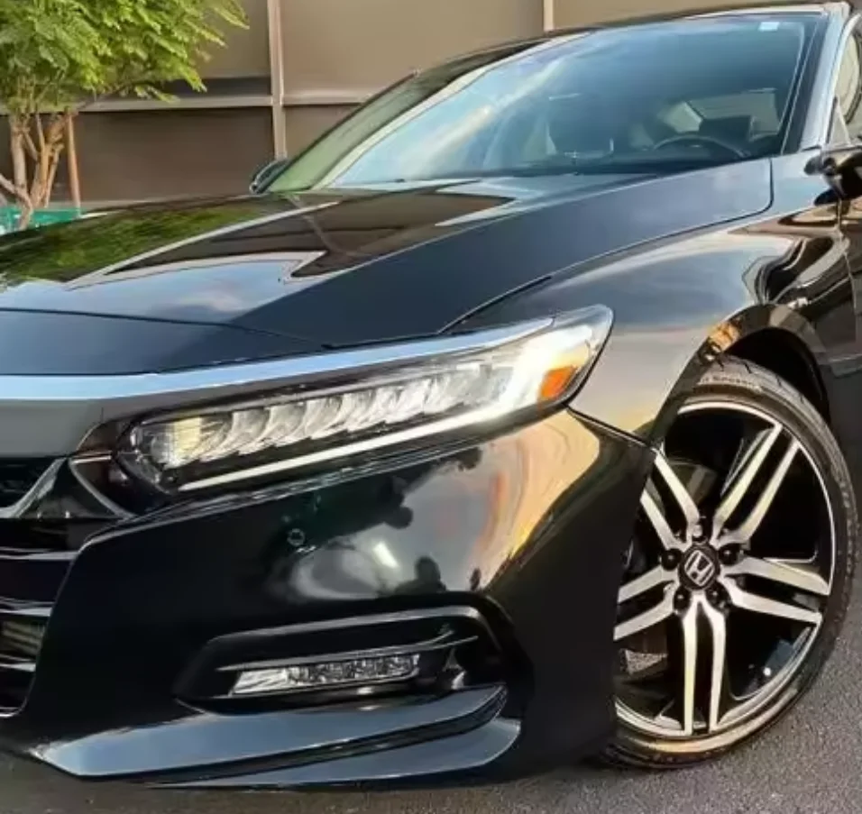 Отлично использованный 2018 H o n d aa Accord гастрольный 1 5 T CVT