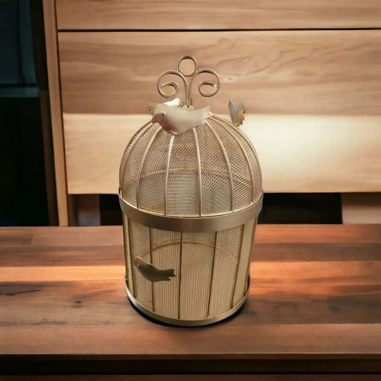 Elegant looking high quality metalfruit basket for gifting purpose and for home use