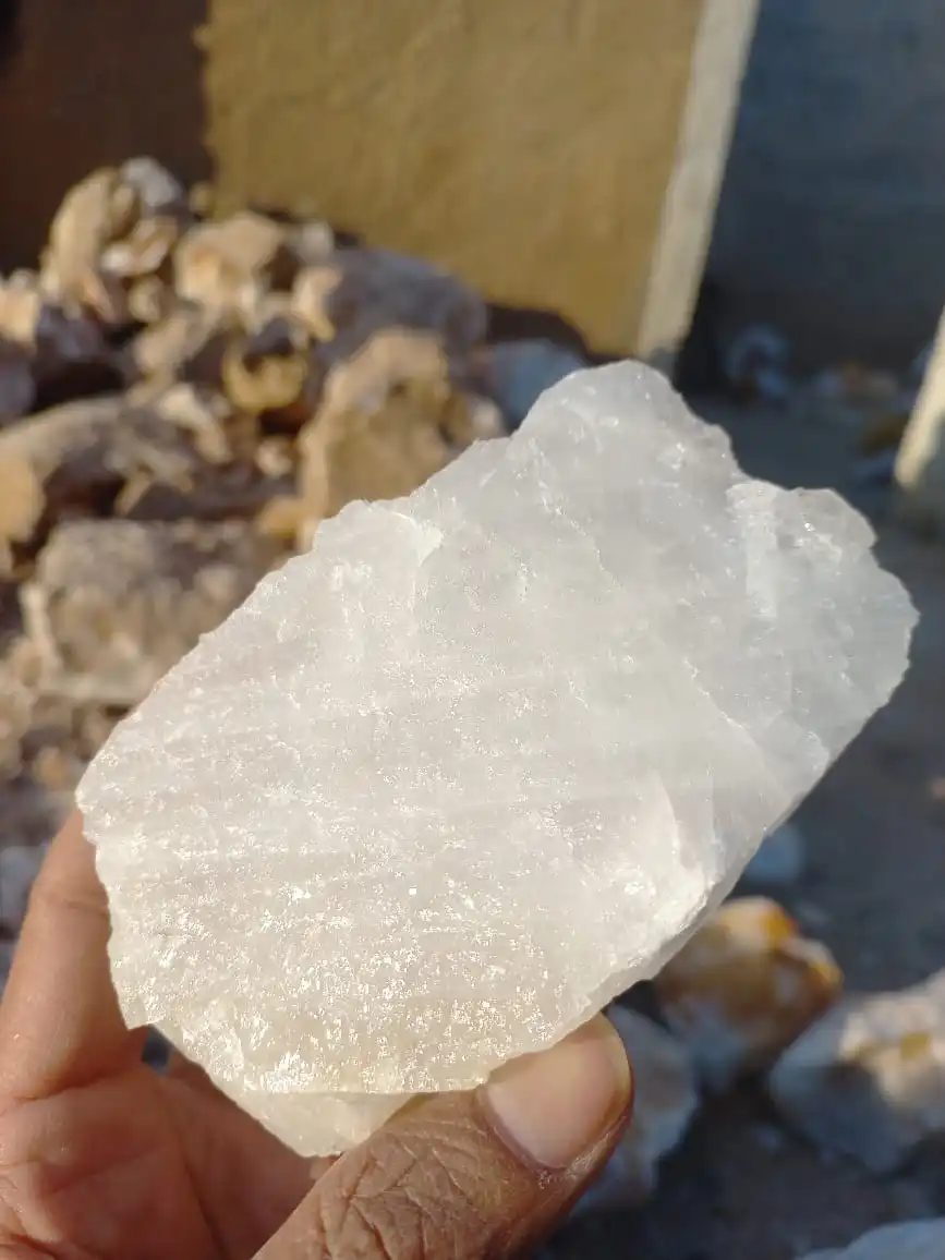 White Quartz aggregate in Bulk quantity supplier for Construction glass manufacturer and machinery made used engineering quartz