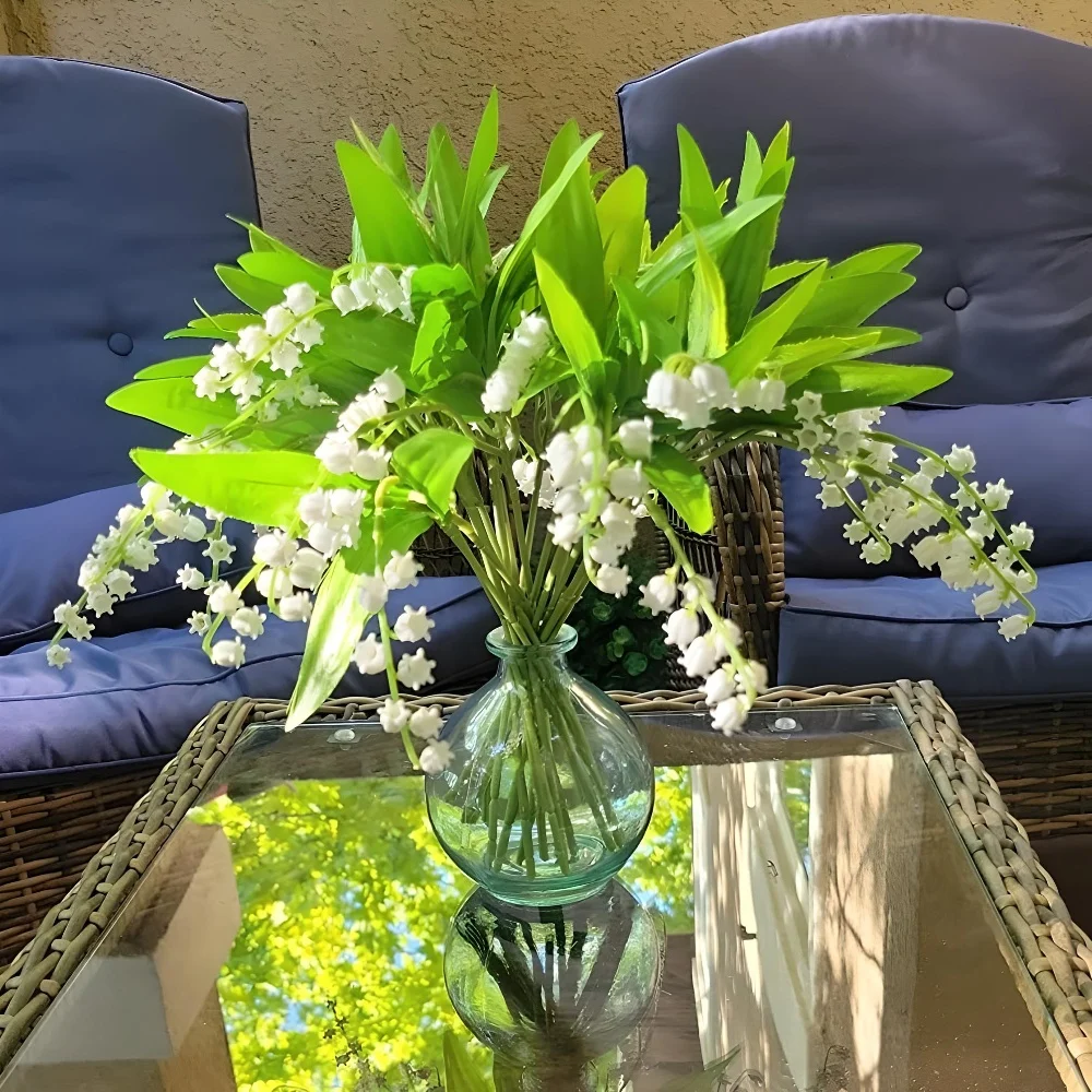 Отличный энергетический искусственный букет для обеденного стола decora ландыш