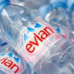 Натуральная пружинная вода Evian (1 5 л/12 шт.) цены на бутылочную воду evian оптом