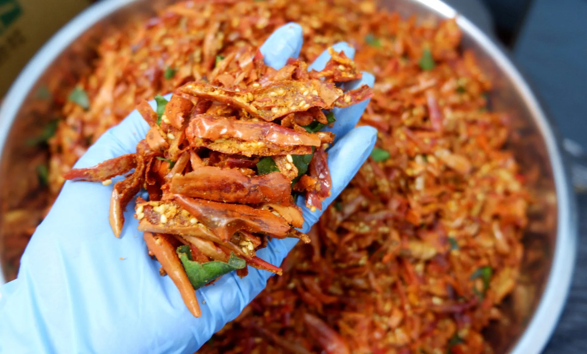Хит продаж Прямая поставка с завода хрустящие закуски чили со вкусом кунжута Тома