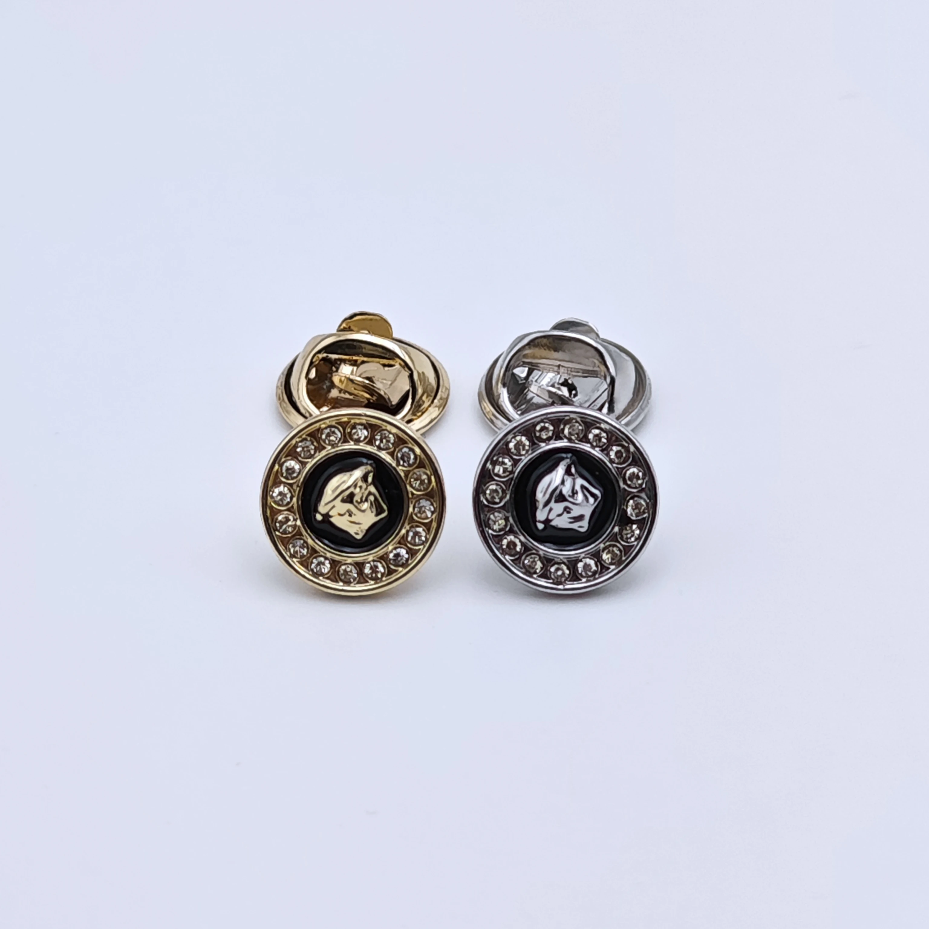 Designer Brooches Women Elegant Hollowed Out Rhinestone Pin Suit Clothing Decorations