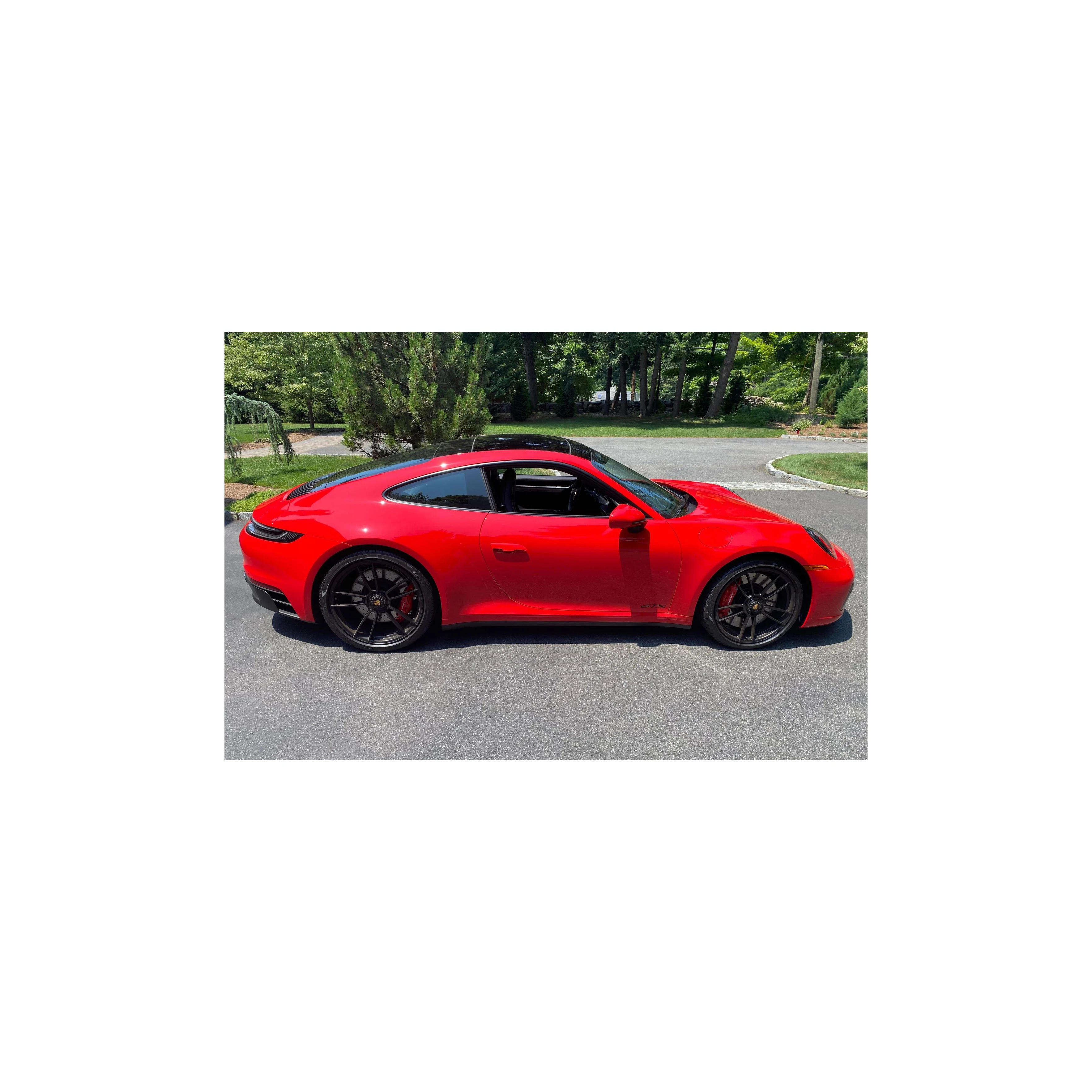 Porscha Macan GTS со спортивной подвеской и мощным двигателем V6