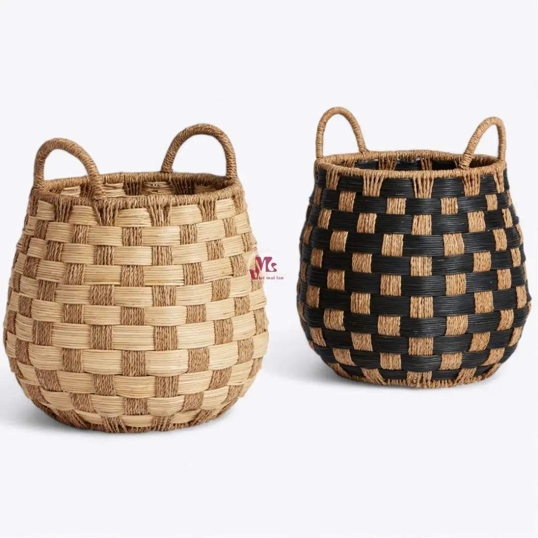 Set of 2 Water Hyacinth Wicker Baskets with Lid and Plastic Liner Trash Bin Recycle Woven Storage Basket Laundry Dustbin
