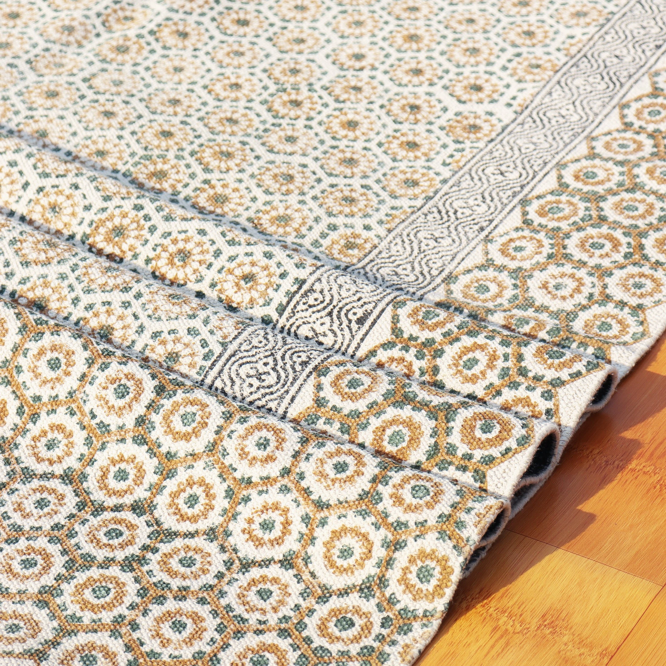 Beautiful Design Rugs With Flower Design Pattern and Great Embroidery Work and Design 100% Cotton  for Living Room Decoration