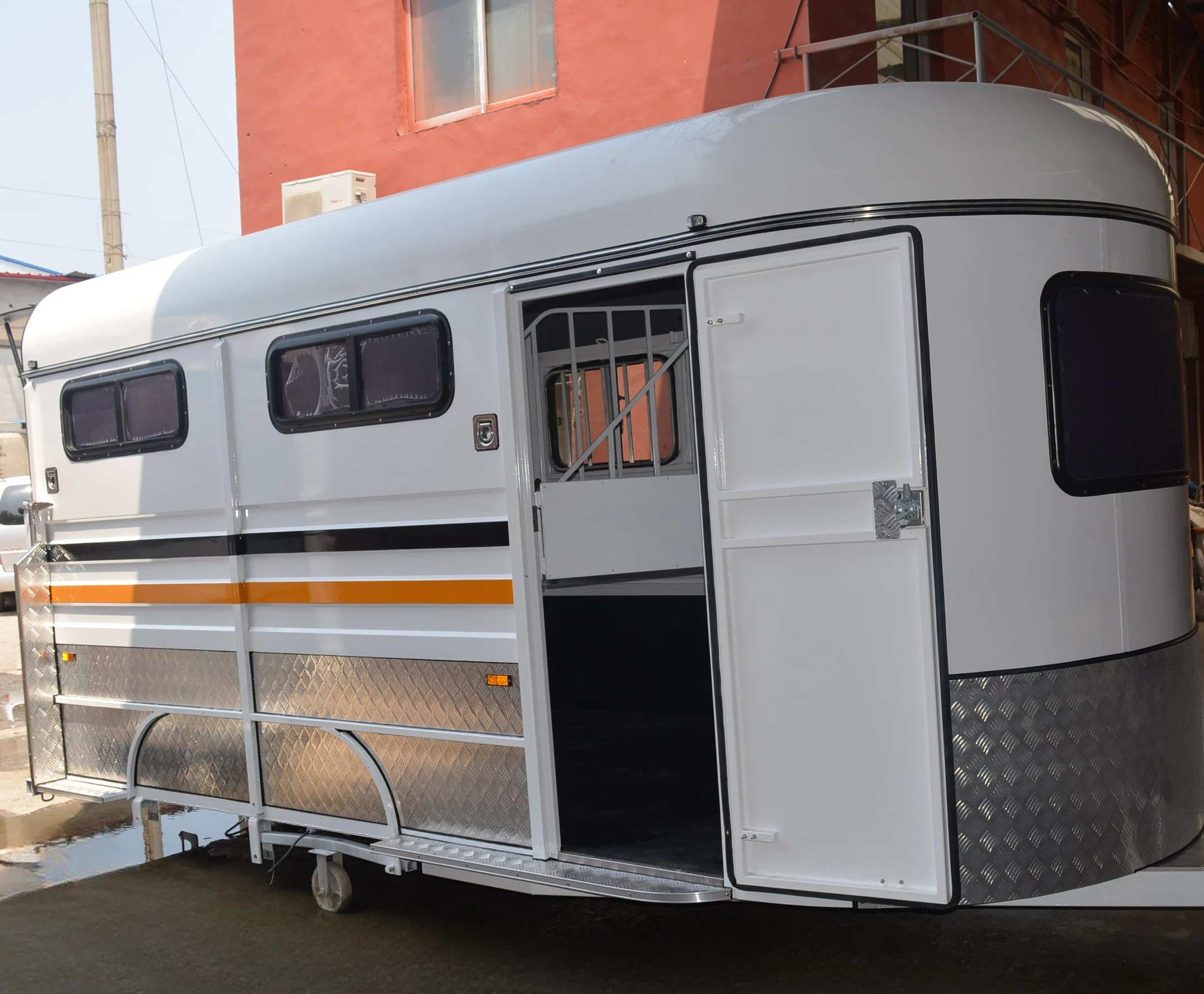 2024 New Product Ideas With High Material Can Customized Horse Truck Easy To 3 Horse Float 3HAL-S