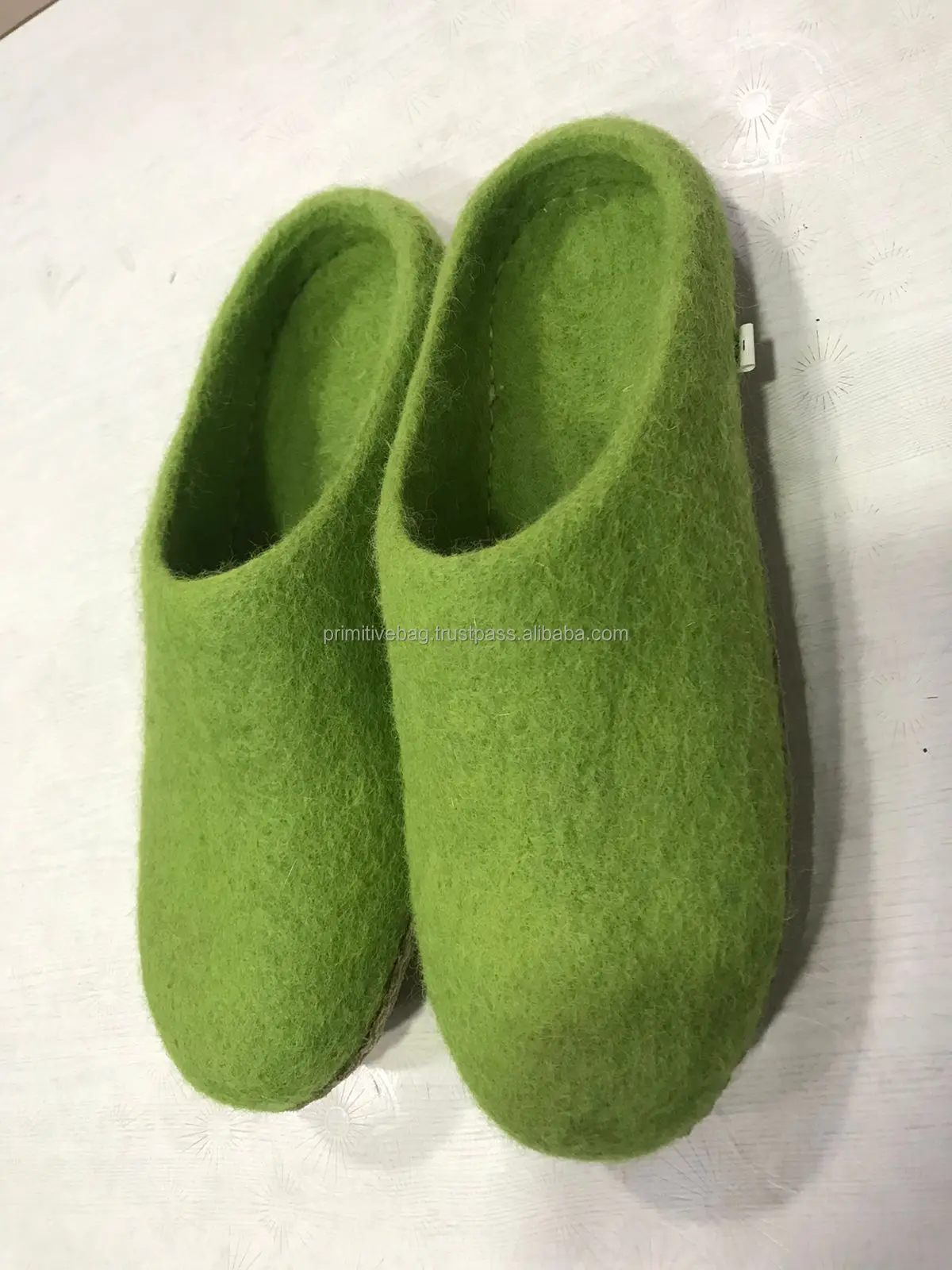 100% sheep wool slippers hand made in Nepal unisex design custom size custom logo wool slippers for hotel indoor slides slippers