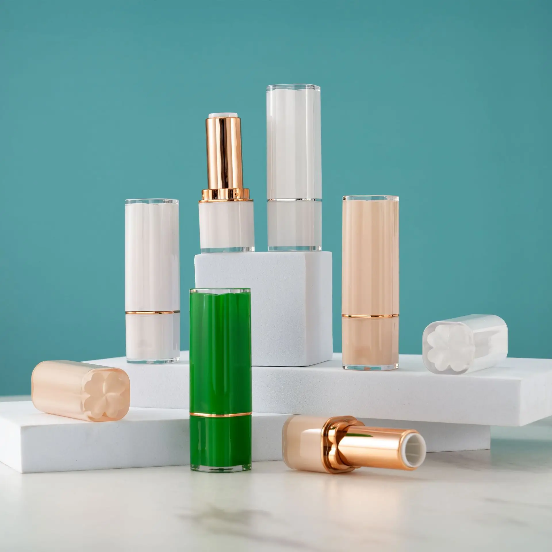 3.6g Unique Plastic Lipstick Tubes Containers With Lucky Four Leaf Clover Cap Custom Lipstick Container With Crimp Lid